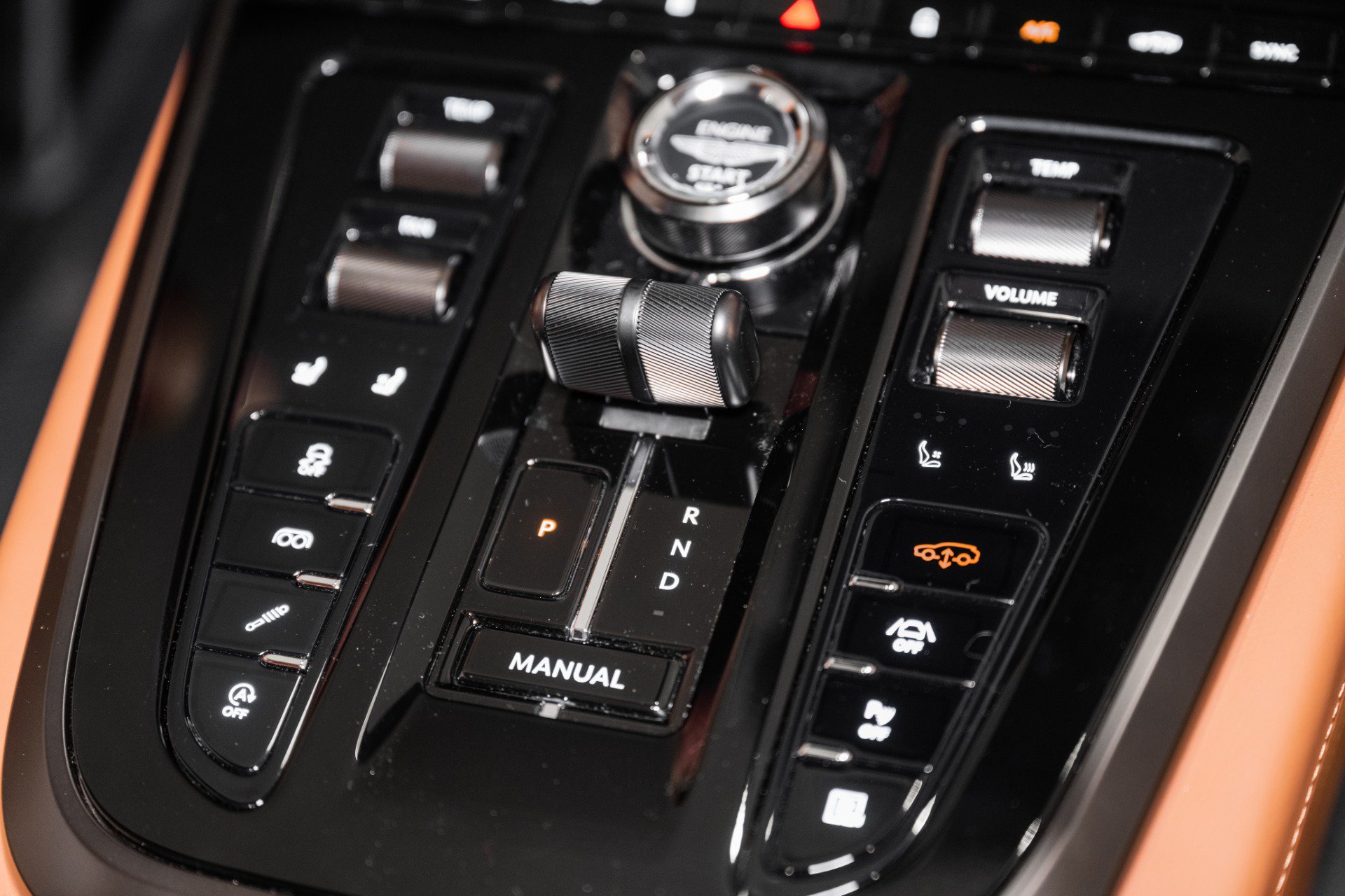 Used 2026 Aston Martin DBX S AWD/4WD image 38