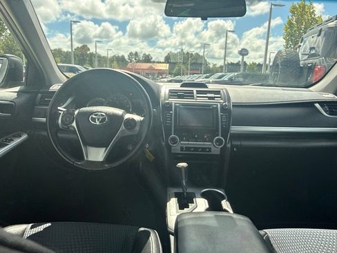Used 2014 Toyota Camry SE FWD image 16