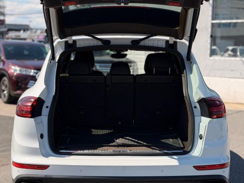 Used 2016 Porsche Cayenne AWD/4WD image 12