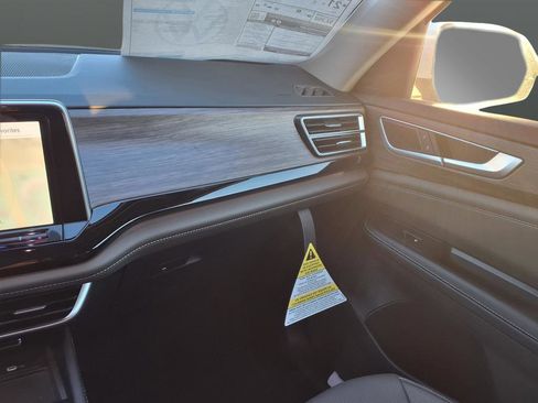 New 2026 Volkswagen Atlas SEL image 16