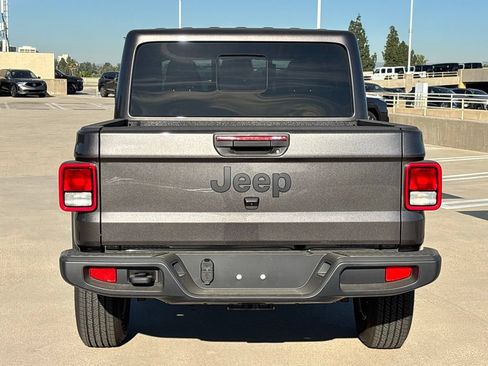 New 2026 Jeep Gladiator Sport AWD/4WD image 4