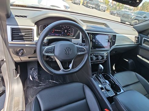 Used 2022 Volkswagen Atlas Cross Sport SE AWD/4WD image 16