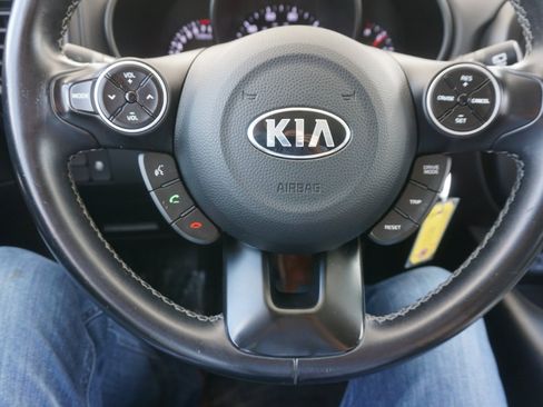 Used 2019 Kia Soul + image 16