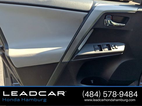 Used 2017 Toyota RAV4 XLE AWD/4WD image 13