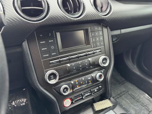 Used 2017 Ford Mustang Coupe RWD image 28