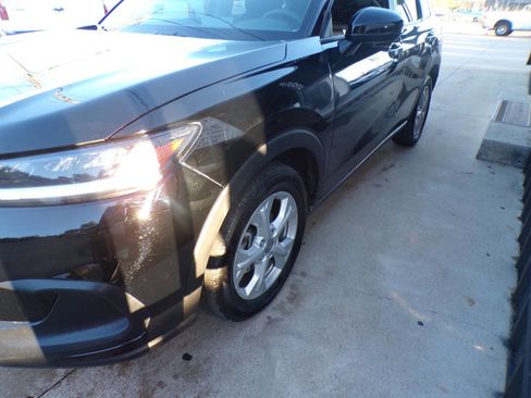 Used 2024 Honda HR-V LX image 3