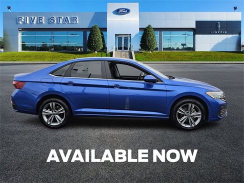 Used 2023 Volkswagen Jetta SE image 9