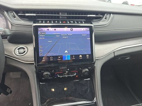Used 2023 Jeep Grand Cherokee L Limited w/ Black Appearance Package RWD image 12