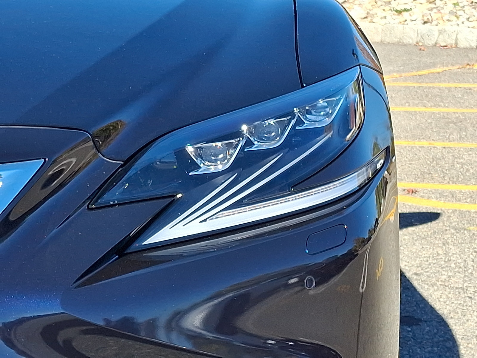 Used 2019 Lexus LS 500 AWD w/ Accessory Package (Z2) image 9