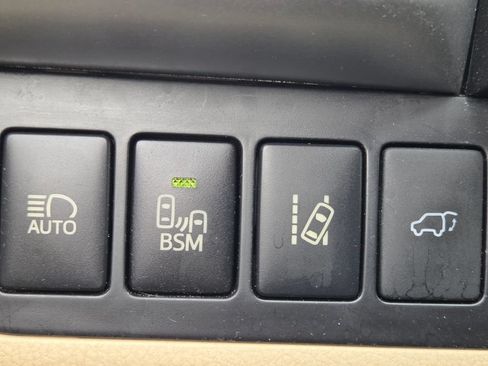 Used 2016 Toyota Highlander Limited Platinum AWD/4WD image 19