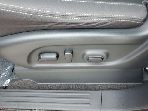 Used 2021 Nissan Titan SV w/ SV Convenience Package image 15