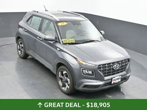 Used 2025 Hyundai Venue SEL image 15