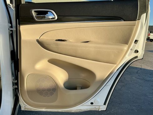 Used 2019 Jeep Grand Cherokee Limited w/ Luxury Group II image 25