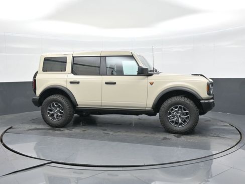 New 2025 Ford Bronco Badlands image 16