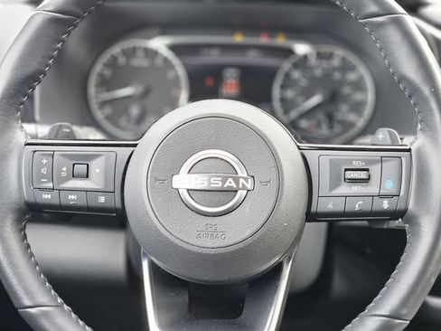 Used 2024 Nissan Pathfinder SL FWD image 16