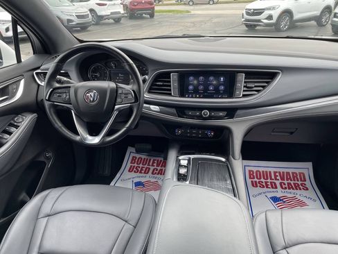 Used 2023 Buick Enclave Essence AWD/4WD image 2