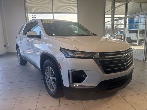 Used 2022 Chevrolet Traverse LT image 3