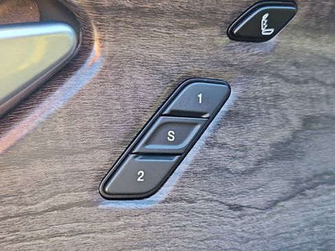 Used 2022 Jeep Grand Cherokee Overland w/ Luxury Tech Group IV image 21