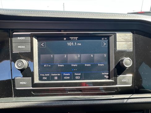 Used 2023 Volkswagen Jetta SE w/ Panoramic Sunroof Package image 28