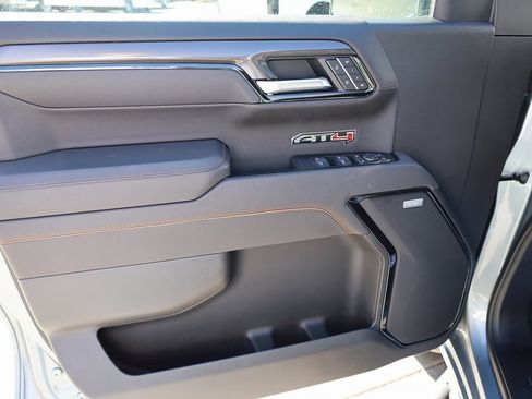 Used 2025 GMC Sierra 1500 AT4 w/ Technology Package image 10
