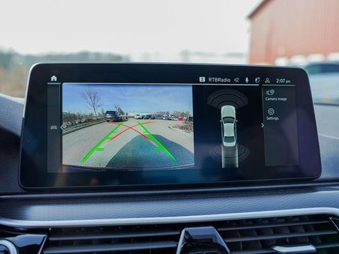 Used 2023 BMW 530e xDrive w/ Premium Package image 26