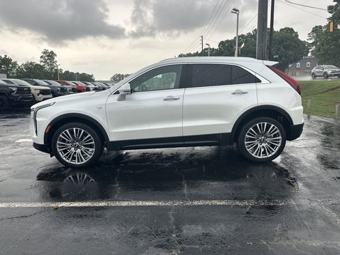 Used 2025 Cadillac XT4 Premium Luxury w/ Technology Package FWD image 5