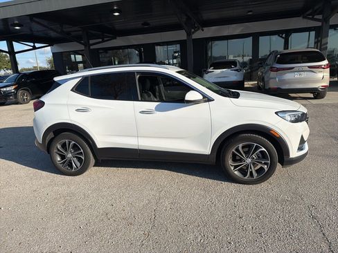 Used 2022 Buick Encore GX Essence image 9