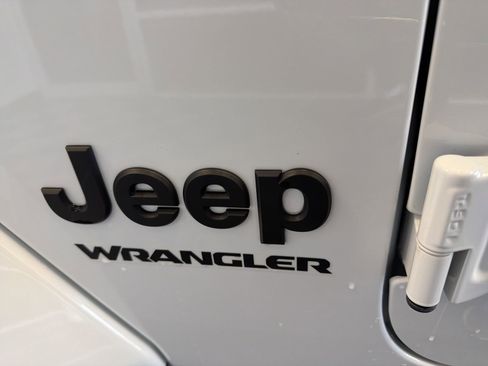 Used 2023 Jeep Wrangler Sahara image 10