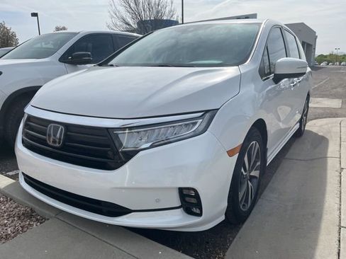 Certified 2024 Honda Odyssey Touring image 3
