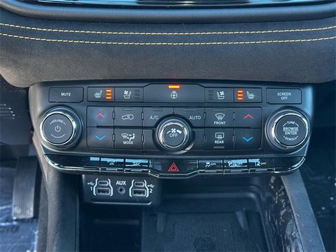 Used 2023 Dodge Durango R/T w/ Hemi Orange Plus Package image 18