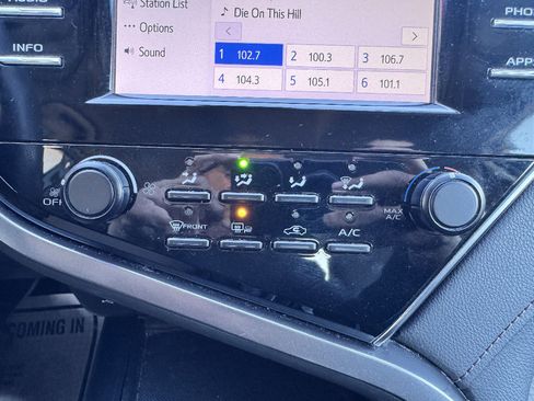 Used 2018 Toyota Camry LE w/ Convenience Package image 18