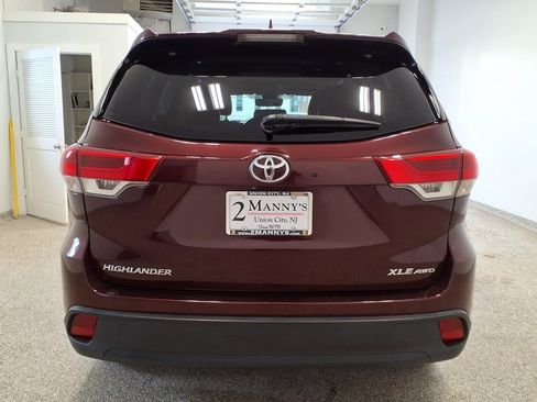 Used 2019 Toyota Highlander XLE image 5