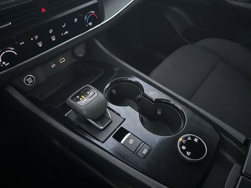 Used 2023 Nissan Rogue S image 23