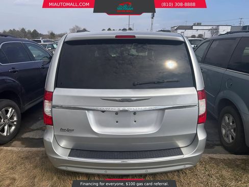 Used 2012 Chrysler Town & Country Touring-L w/ Entertainment Group #2 image 4