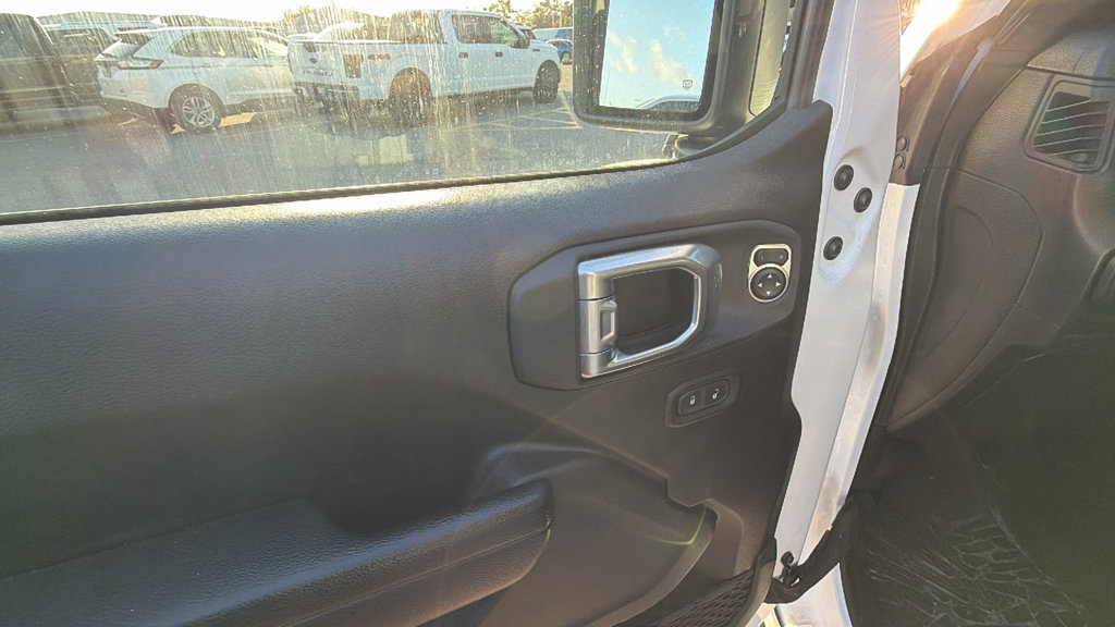 Used 2024 Jeep Gladiator Sport AWD/4WD image 7
