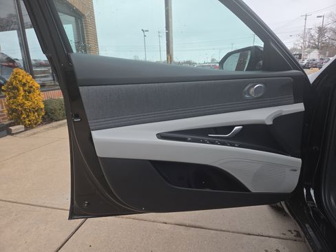 New 2026 Hyundai Elantra Limited image 15