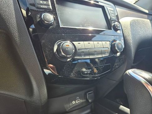 Used 2021 Nissan Rogue Sport S image 13