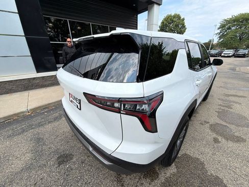 Used 2025 Chevrolet Equinox LT FWD image 6