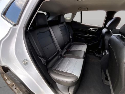 Used 2026 Chevrolet Trax LT FWD image 19