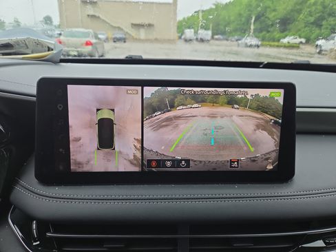 Used 2026 INFINITI QX60 Luxe w/ Family Package FWD image 15