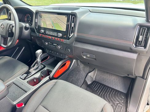 Used 2025 Nissan Frontier Pro-X w/ Pro Convenience Package image 11