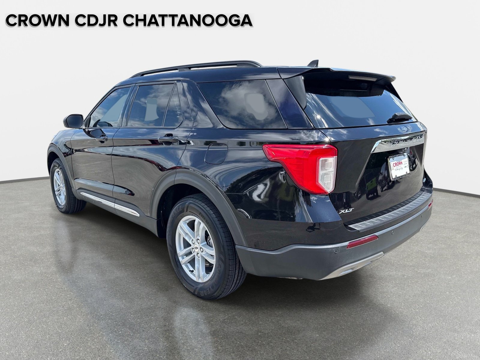Used 2022 Ford Explorer XLT w/ Equipment Group 202A AWD/4WD image 6