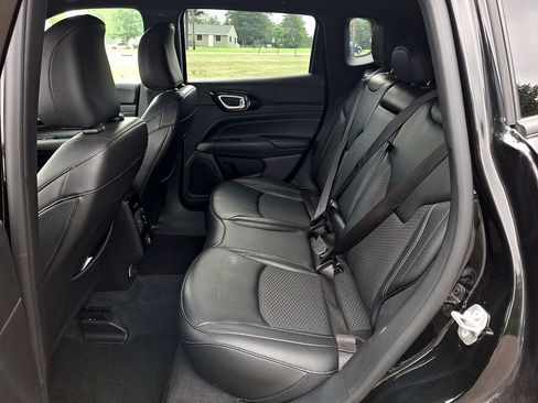 Used 2023 Jeep Compass Latitude AWD/4WD image 13