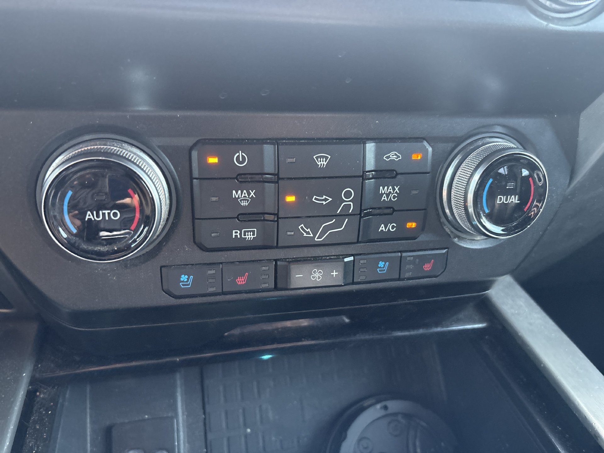Used 2021 Ford F250 Platinum w/ FX4 Off-Road Package AWD/4WD image 7