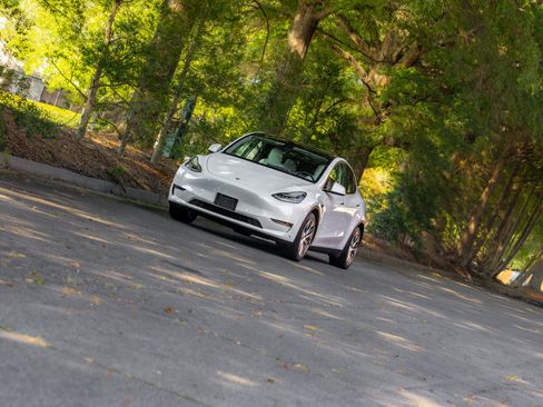 Used 2020 Tesla Model Y Long Range AWD/4WD image 49