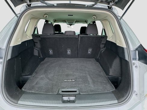 Used 2024 Nissan Rogue S FWD image 17