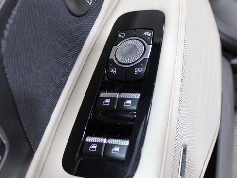 Used 2025 Lincoln Nautilus Reserve AWD/4WD image 7