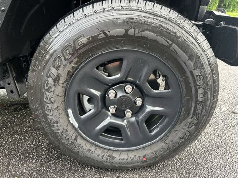 New 2025 Jeep Gladiator Sport image 10