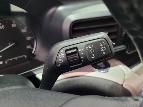 Used 2022 Ford Explorer XLT image 41