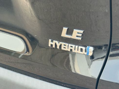 Used 2023 Toyota RAV4 LE AWD/4WD image 11